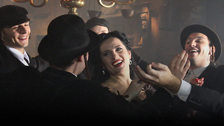 Film Tych miasteczek niema już